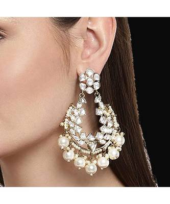 White kundan Yellow Gold Alloy   Pair of Earring 2