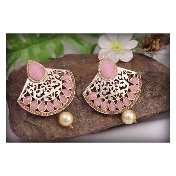 Pink pearl earrings 3