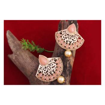 Pink pearl earrings 2