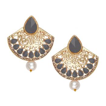 Grey pearl earrings 1