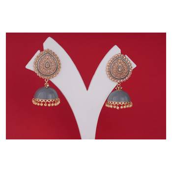 Grey pearl earrings 2