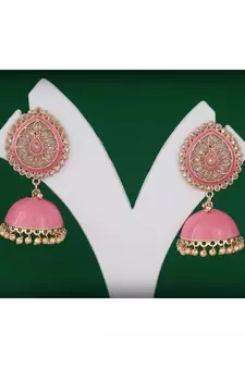 Pink pearl earrings