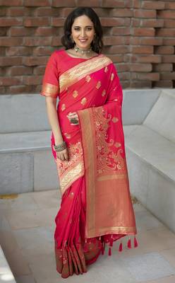 Pink woven banarasi saree with blouse 1