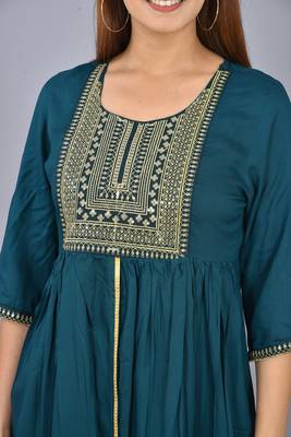 Aurish Green Embroidery Frontslit Kurti 5