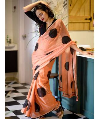 Peach Round White Printed Linen Saree With Printed Blouse 2