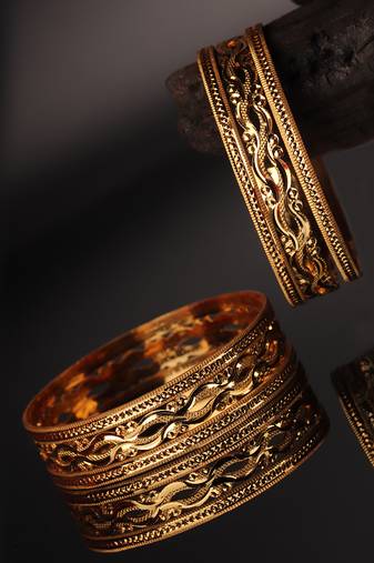 GOLD PLATED BANGLE SET OF 6