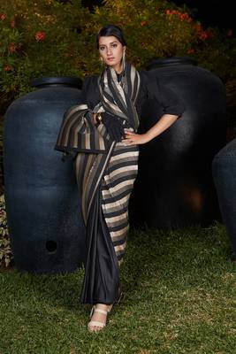 Black woven silk saree with blouse 2