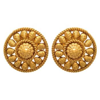 Gold earrings 1