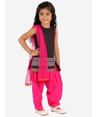 Girls potlis embellished Kurta Salwar and Dupatta set Black and Pink 1