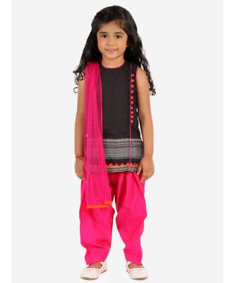 Girls potlis embellished Kurta Salwar and Dupatta set Black and Pink 3