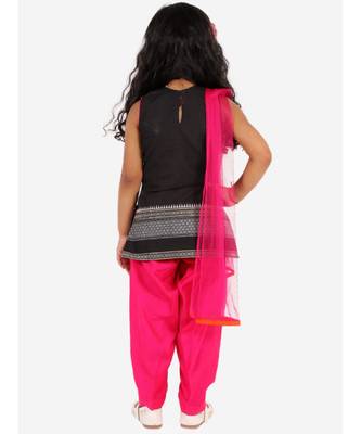 Girls potlis embellished Kurta Salwar and Dupatta set Black and Pink 4