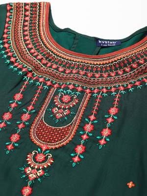 Women Green & Rust Foil Print Kurta with Skirt & Dupatta 7