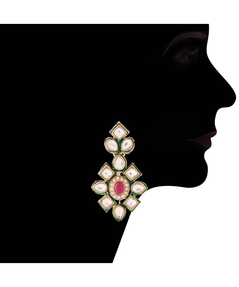 White beaded jewellery Yellow Gold Alloy   Necklacewith   Pair of Earrings