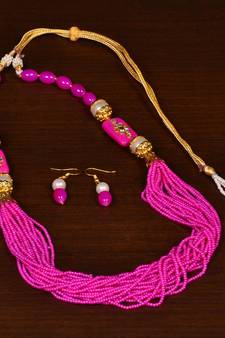 Magenta Colored Seed Beaded Festive Necklace PPBJ154