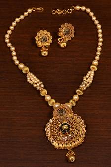 Stone, Pearl and Metallic Beads Embellished Necklace SJ26