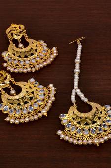 Pearl and Kundan Embellished Earrings Tikka MT166