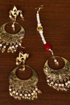 Gold Plated Designer Light Weight Danglers with Tikka MT173