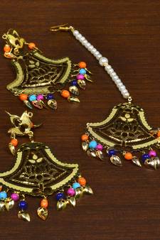 Gold Plated Designer Light Weight Danglers with Tikka MT174