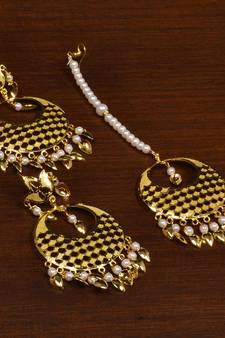 Gold Plated Designer Light Weight Danglers with Tikka MT177