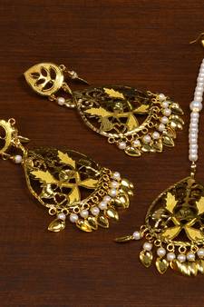 Gold Plated Designer Light Weight Danglers with Tikka MT179