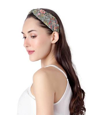 Joey & Pooh X Payal Singhal Faye Olive Headband 4