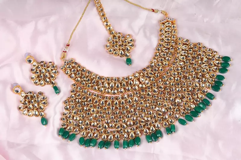 Green necklace-sets