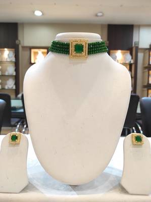 Green crystal chokers 1