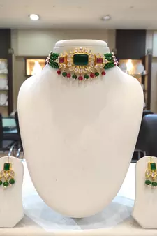 Multicolor crystal chokers