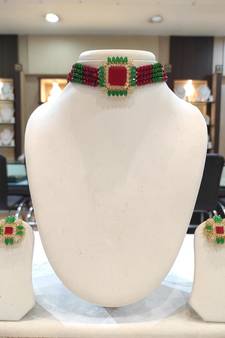 Multicolor crystal chokers