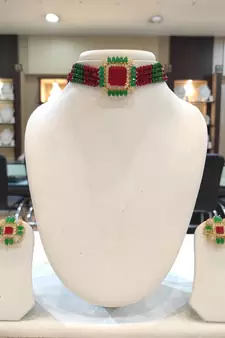 Multicolor crystal chokers