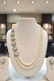 White pearl necklace-sets