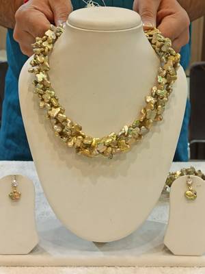 Beige pearl necklace-sets 1
