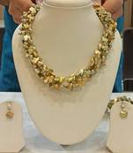 Beige pearl necklace-sets