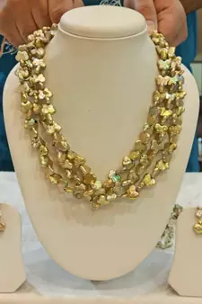 Beige pearl necklace-sets