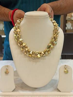 Beige pearl necklace-sets 1