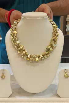 Beige pearl necklace-sets