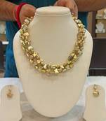 Beige pearl necklace-sets