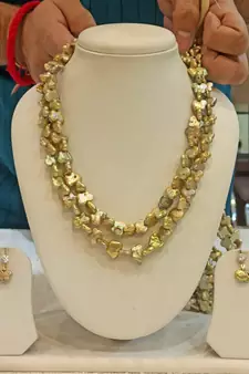 Beige pearl necklace-sets