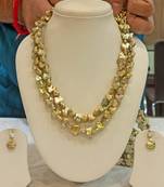 Beige pearl necklace-sets