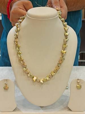 Beige pearl necklace-sets 1