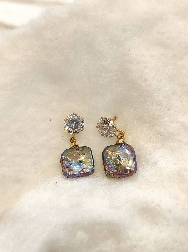 Multicolor pearl earrings