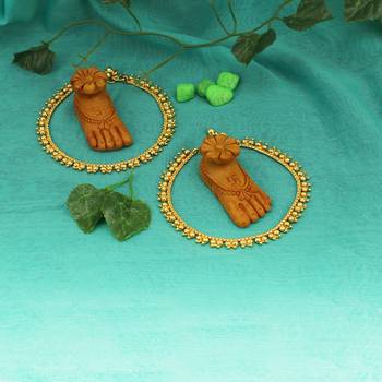 Gold emerald anklets 4