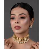 Ivory Beaded Handcrafted Kundan Choker With Earrings