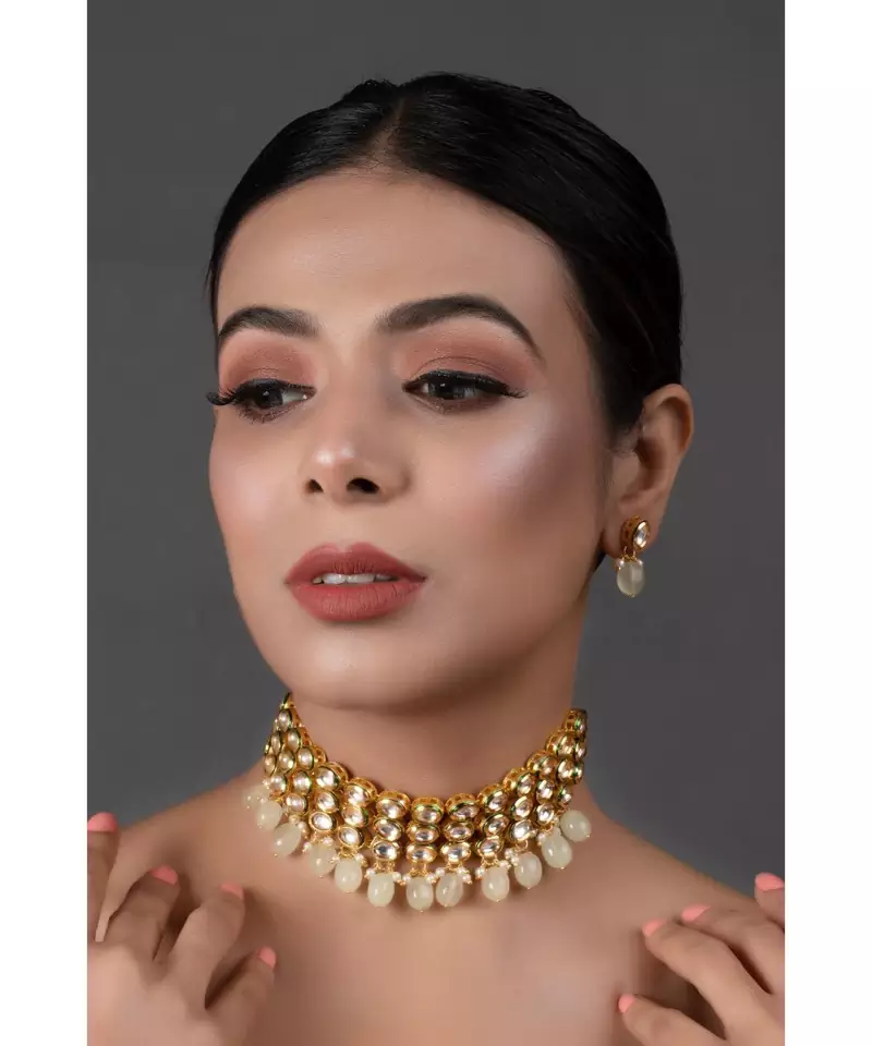 Ivory beaded Handcrafted Kundan Choker with earrings
