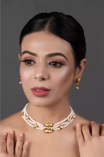 White Gold Tone Kundan Onyx Choker Necklace With Earrings