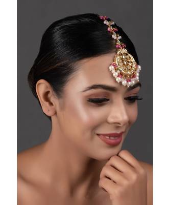 Pearl & Pink Beaded Gold Tone Kundan Handcrafted Mang Tikka 2