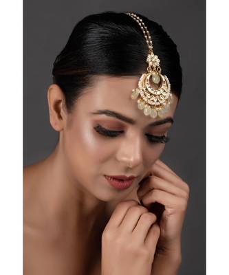 Cream Gold Toned  Kundan Inspired Mang Tika 1