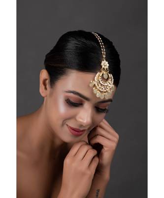 Cream Gold Toned  Kundan Inspired Mang Tika 2