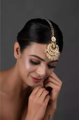 Cream Gold Toned  Kundan Inspired Mang Tika