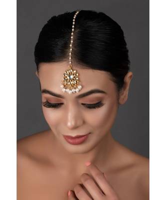 Gold Tone Kundan Maang Tikka With Pearls 4